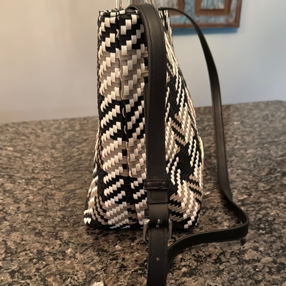 Calvin Klein woven Black taupe and White Chevron large Tote EUC - Picture 5 of 16